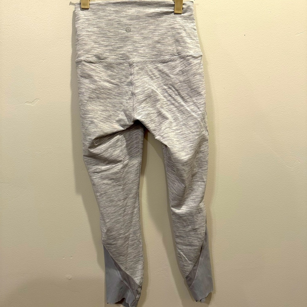 Lululemon leggings. Capri. White/gray. Size 4.